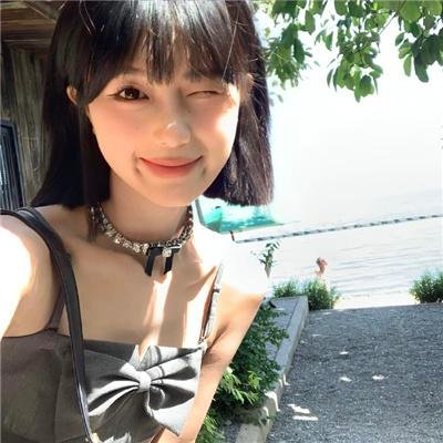 黑暗中的两个人